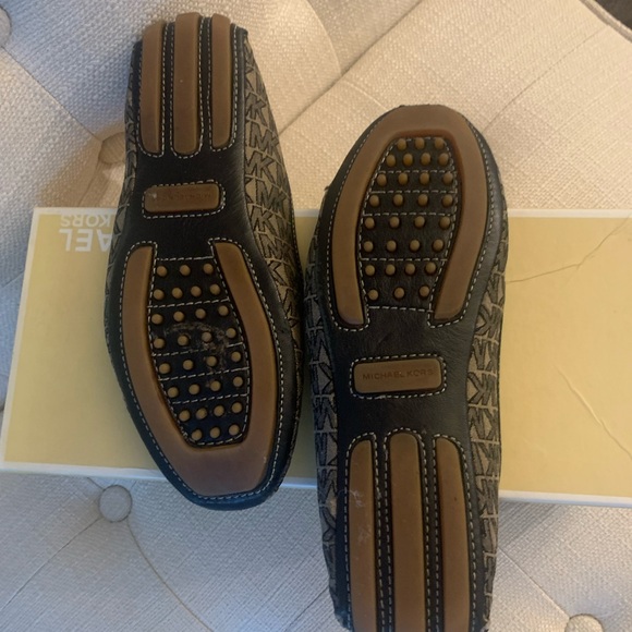 MICHAEL KORS MK LOGO GILLIAN FLAT SIZE~6 - Picture 4 of 4